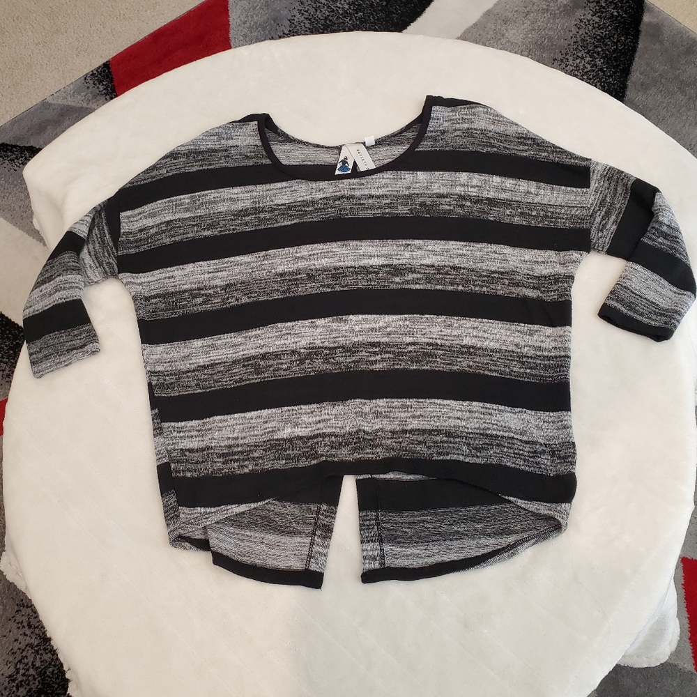 Women's High/Low Top, Black & Gray, Size Large EUC